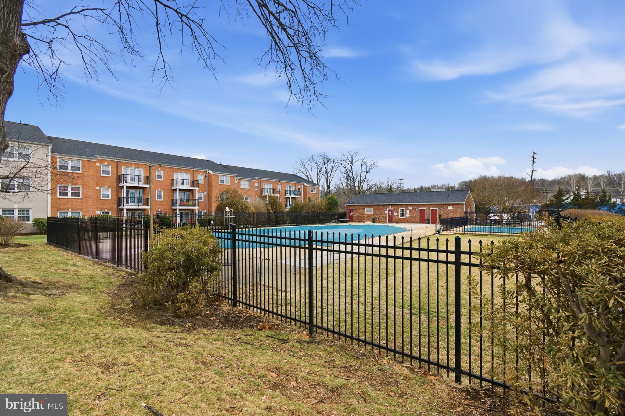 FOXCROFT COLONY CONDOS - Residential