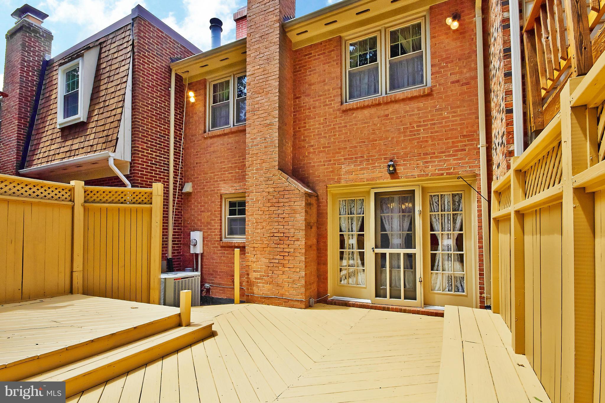 TYSONS TOWNES - Residential