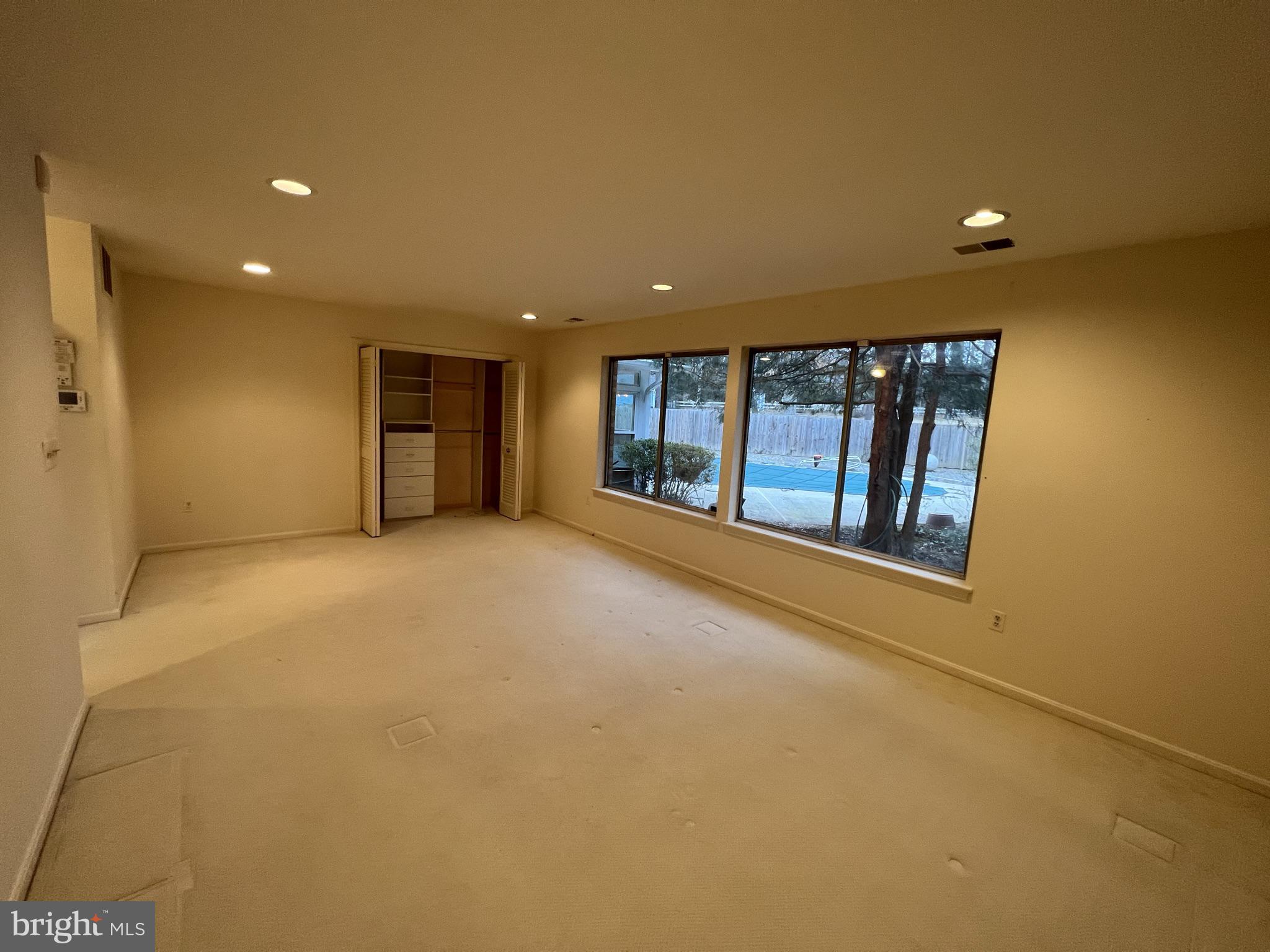 POTOMAC OUTSIDE - Residential Lease