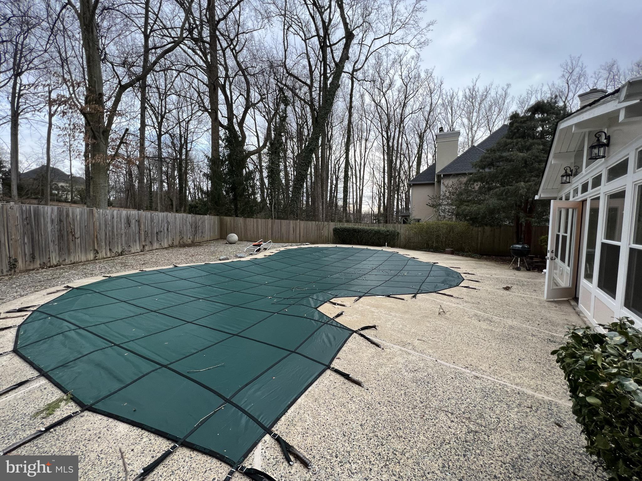 POTOMAC OUTSIDE - Residential Lease