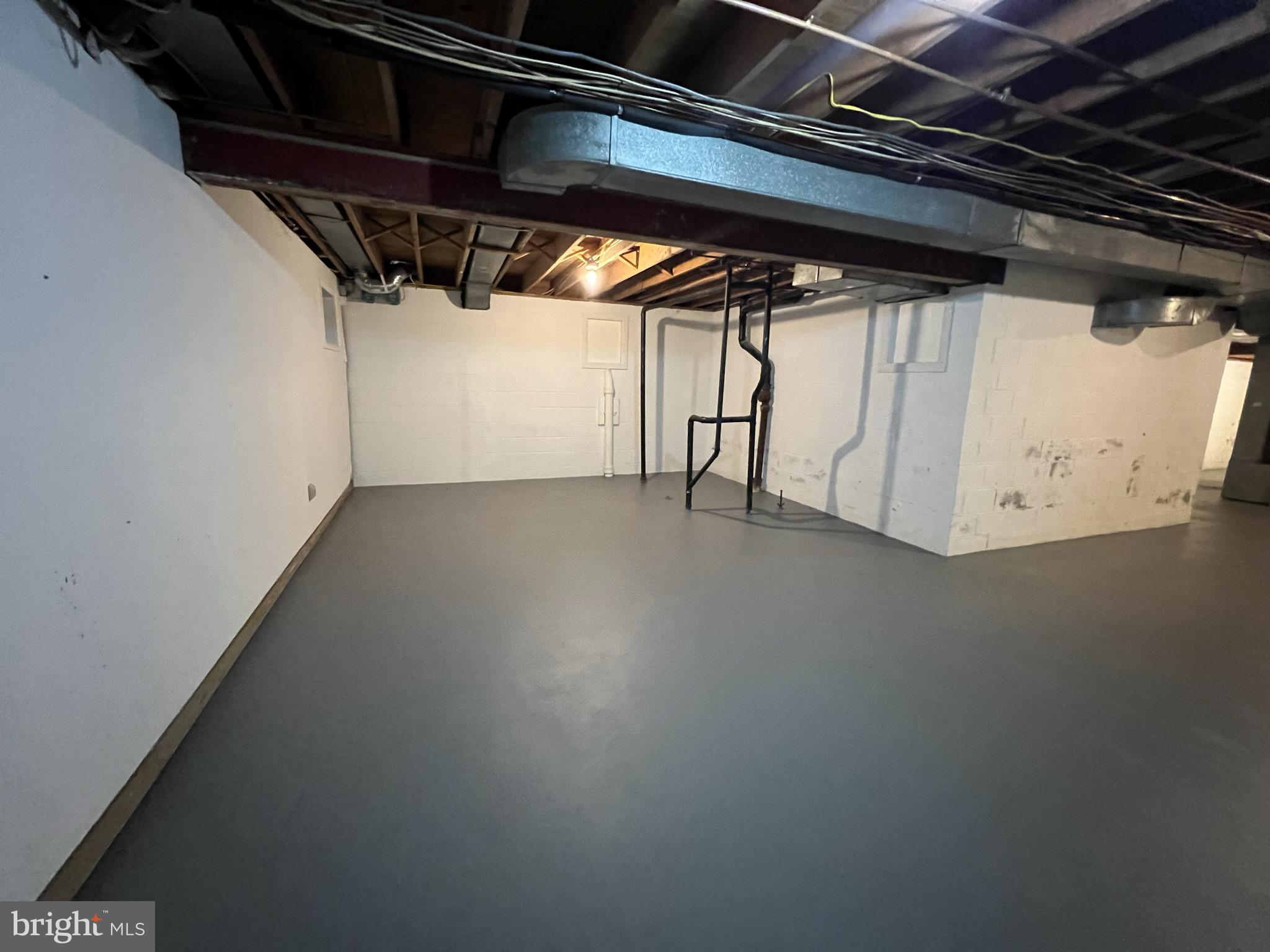 POTOMAC OUTSIDE - Residential Lease