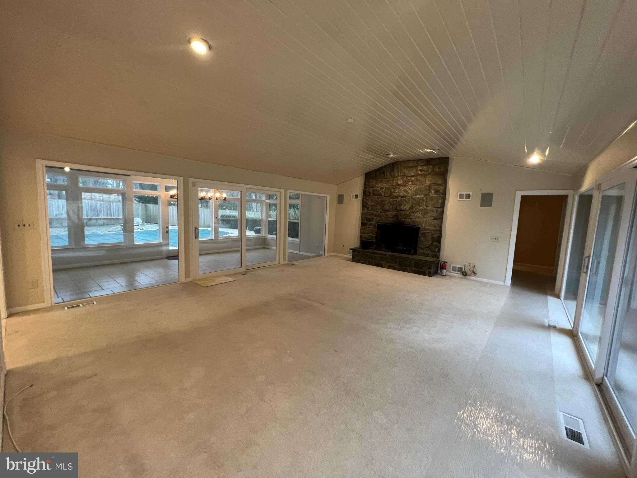 POTOMAC OUTSIDE - Residential Lease