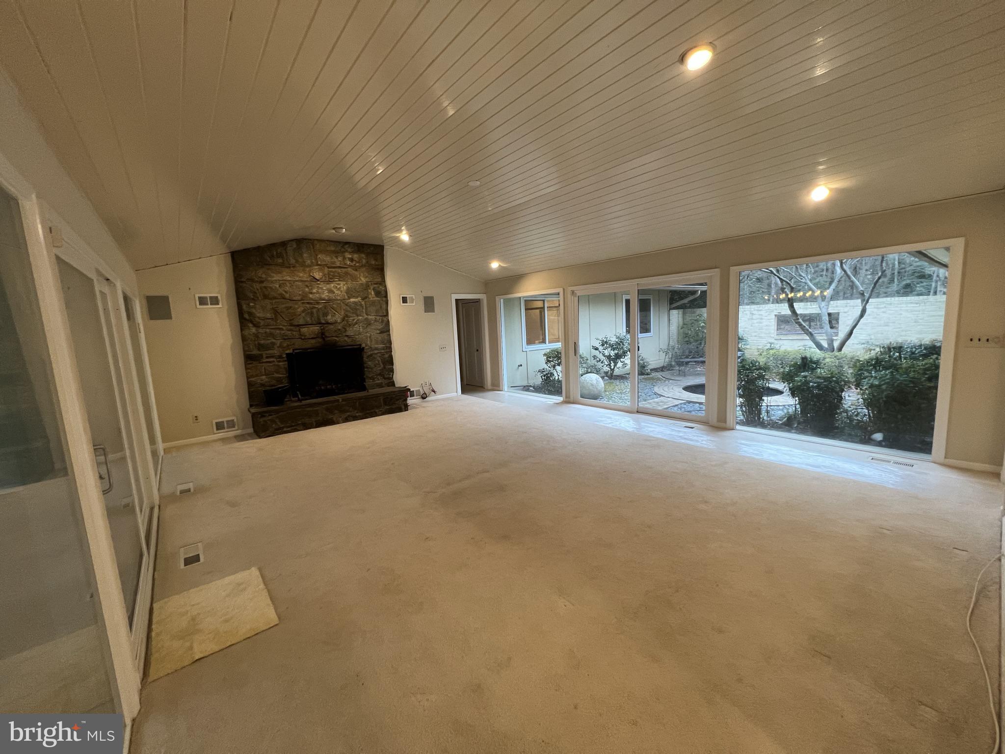 POTOMAC OUTSIDE - Residential Lease