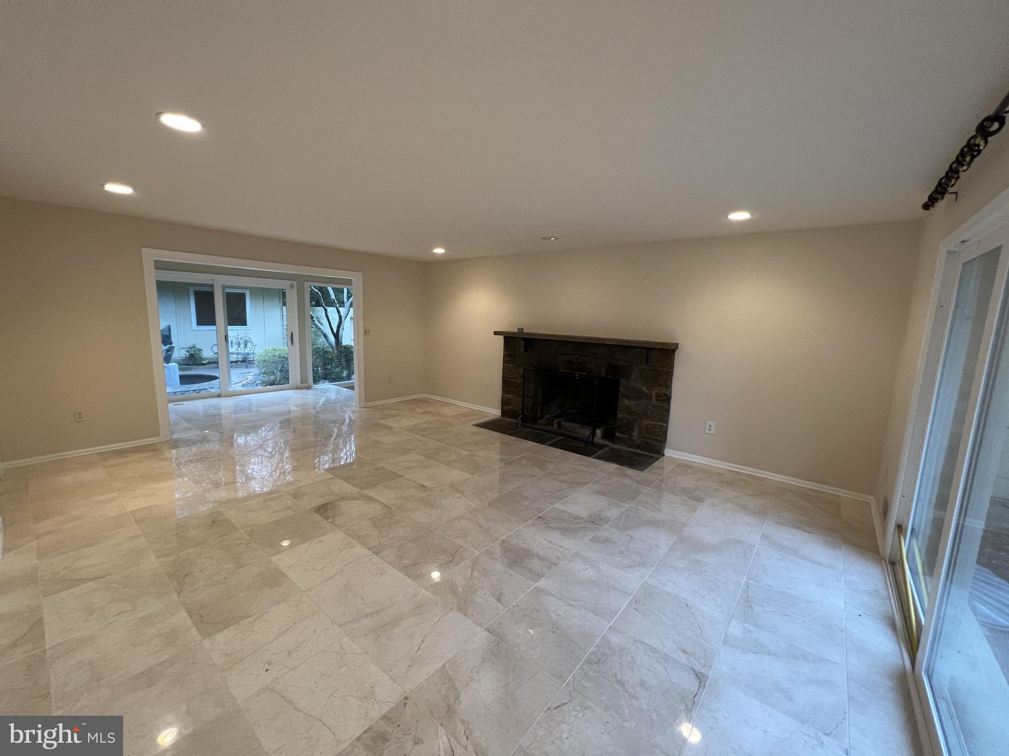 POTOMAC OUTSIDE - Residential Lease