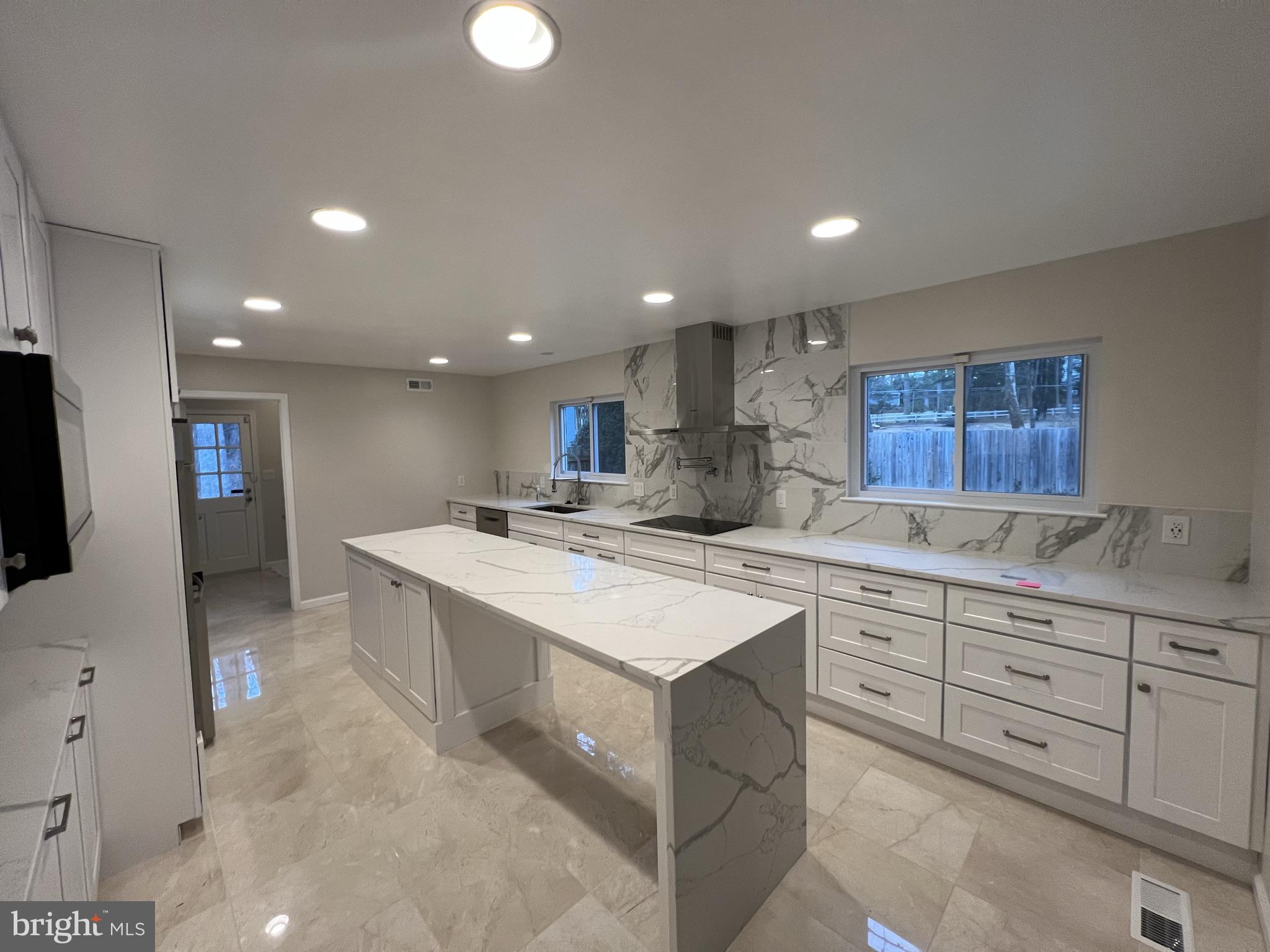 POTOMAC OUTSIDE - Residential Lease