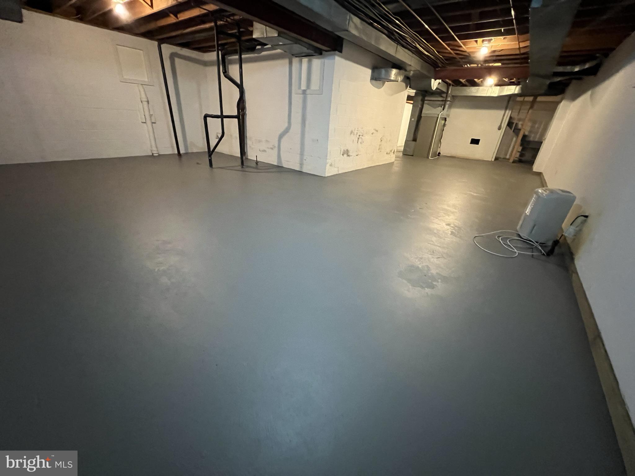 POTOMAC OUTSIDE - Residential Lease