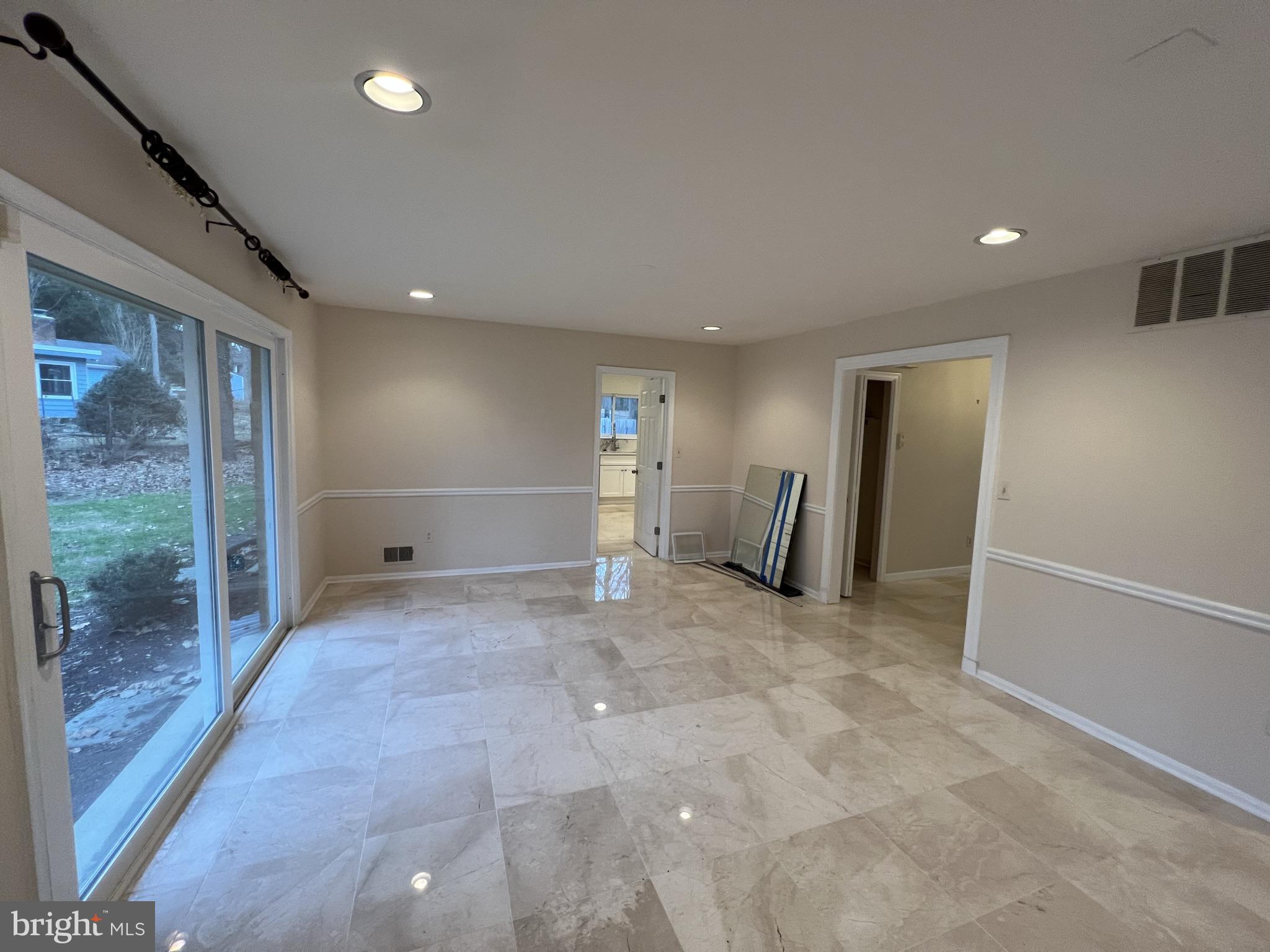 POTOMAC OUTSIDE - Residential Lease