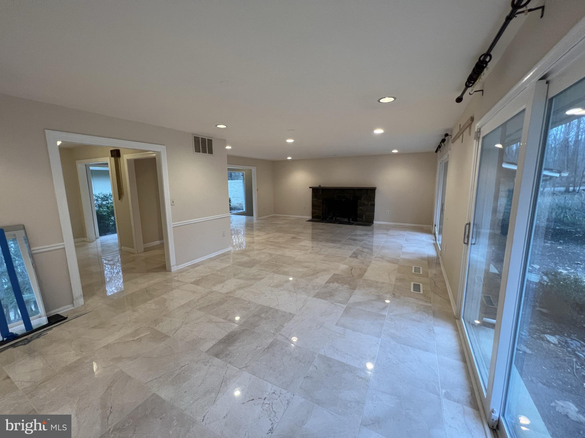 POTOMAC OUTSIDE - Residential Lease