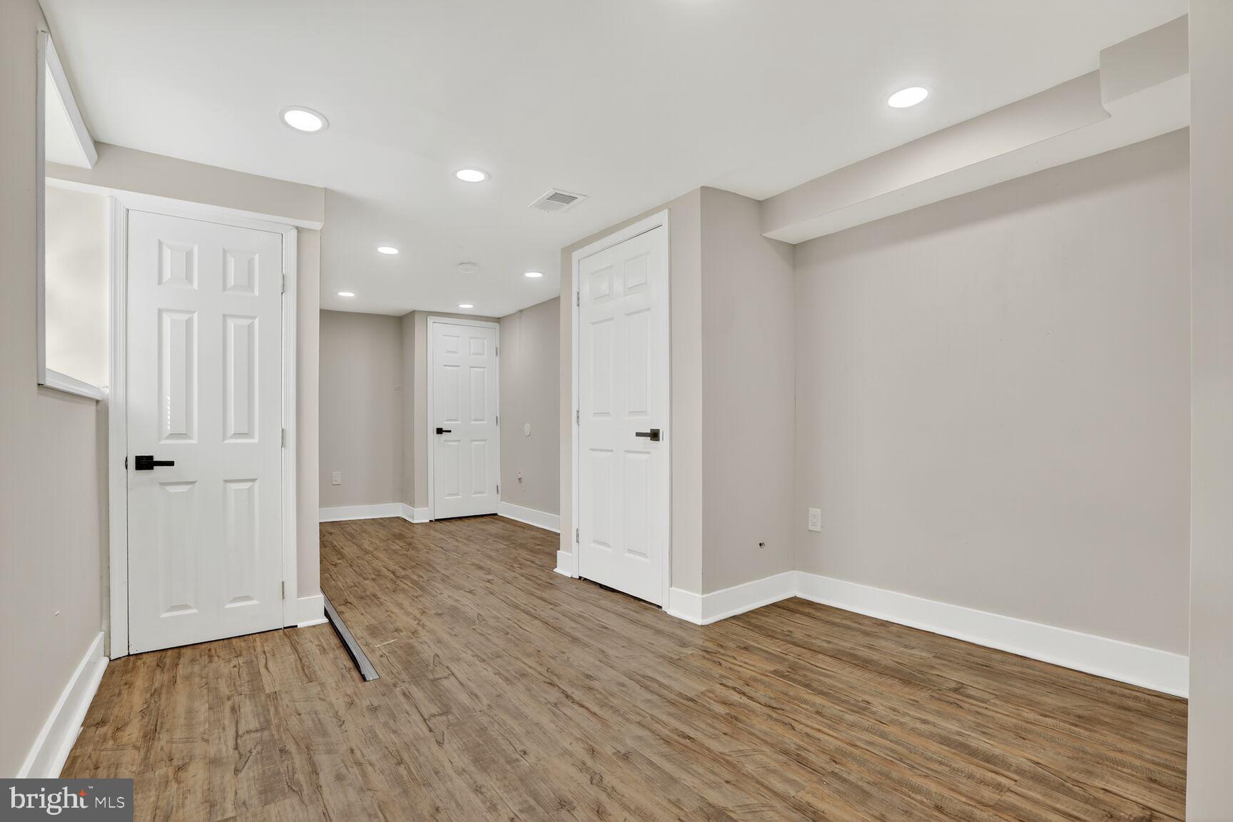 SANDTOWN-WINCHESTER - Residential