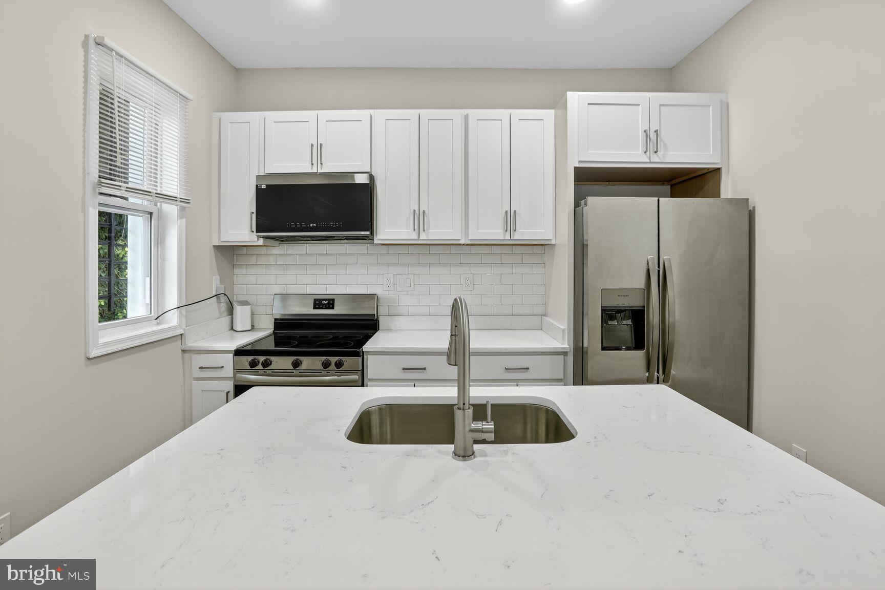 SANDTOWN-WINCHESTER - Residential