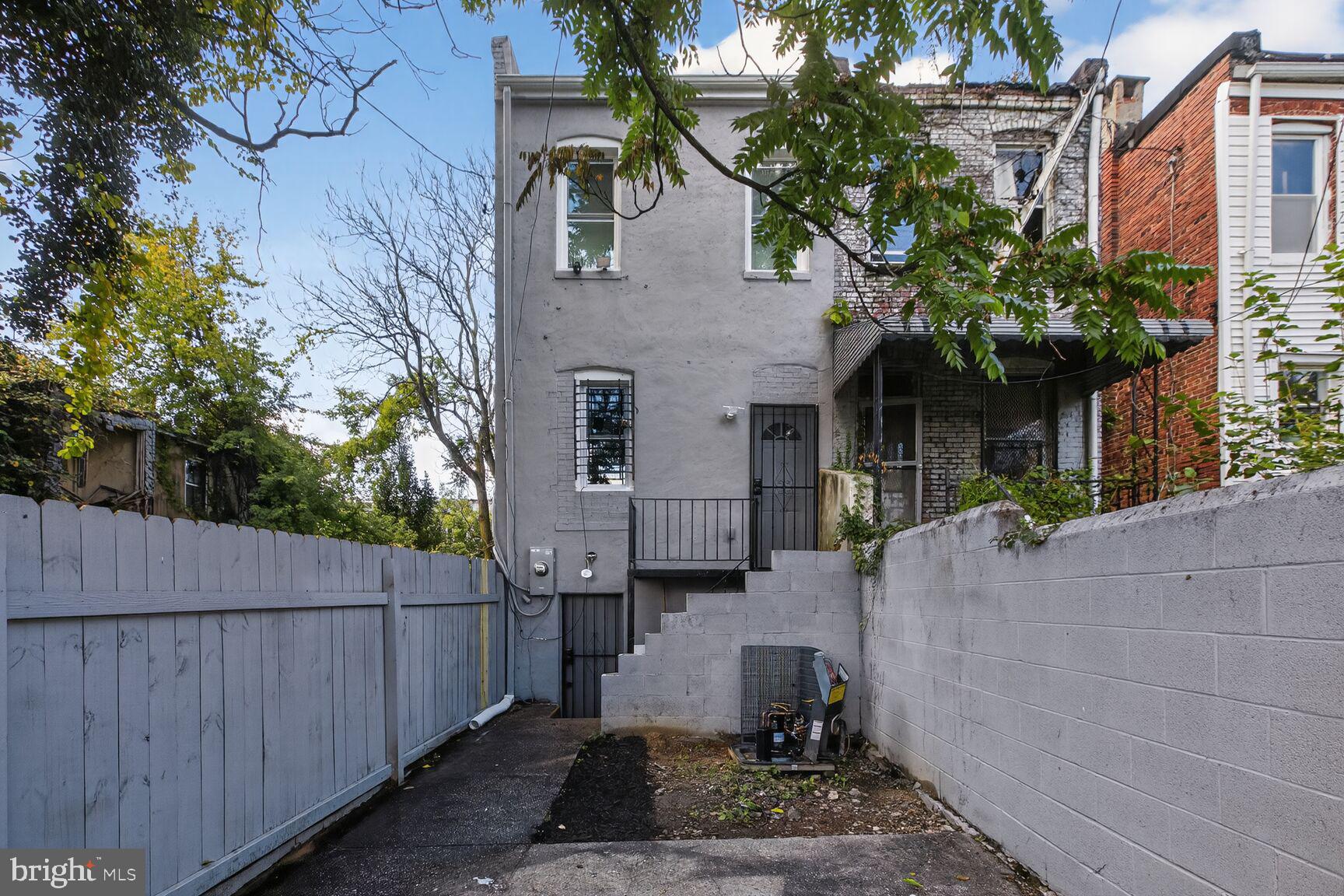 SANDTOWN-WINCHESTER - Residential