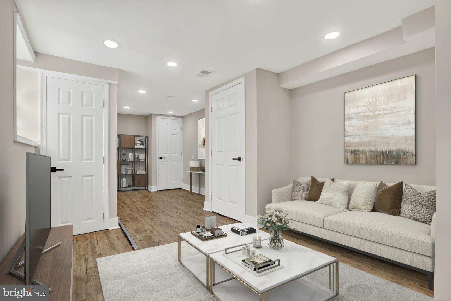 SANDTOWN-WINCHESTER - Residential