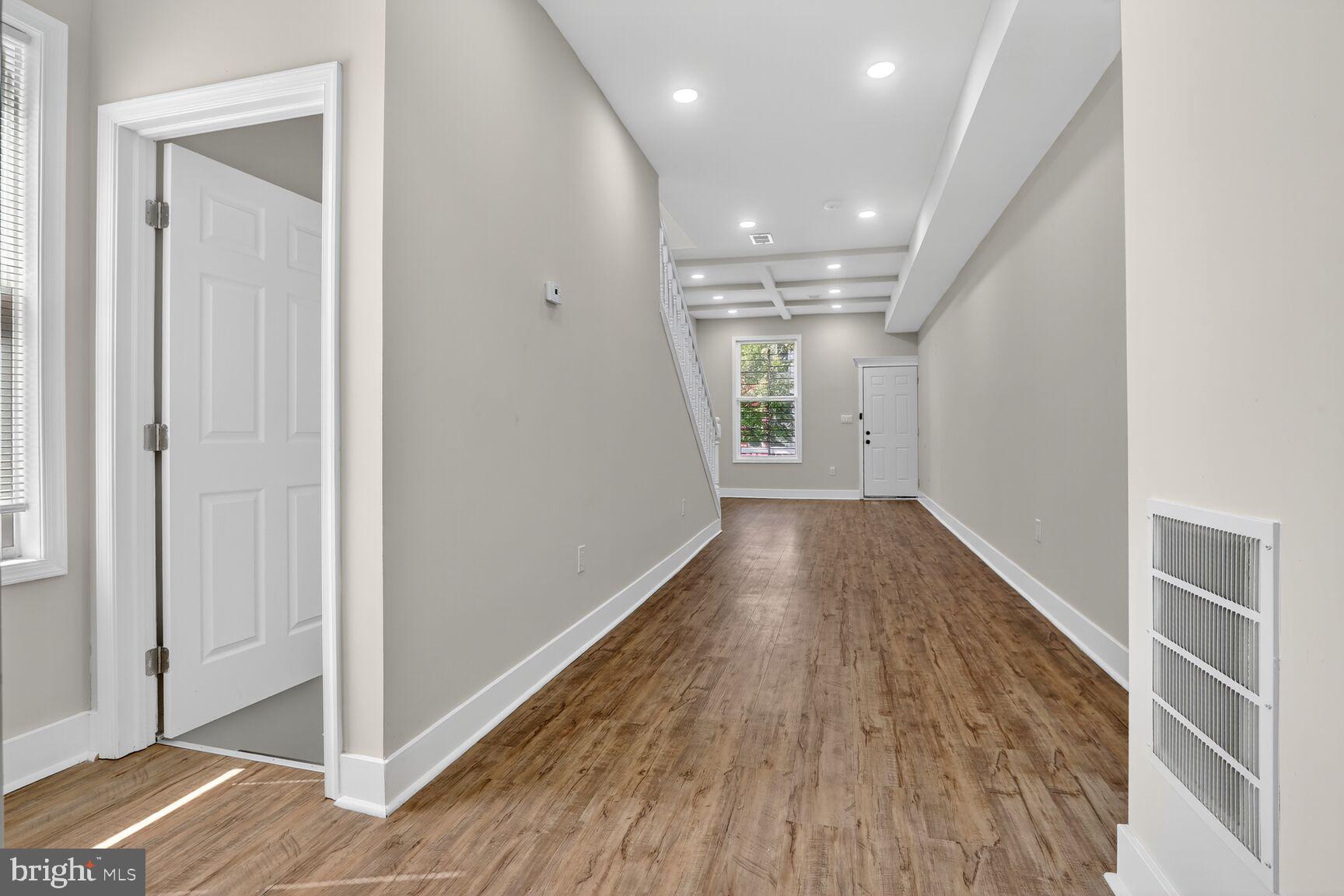 SANDTOWN-WINCHESTER - Residential