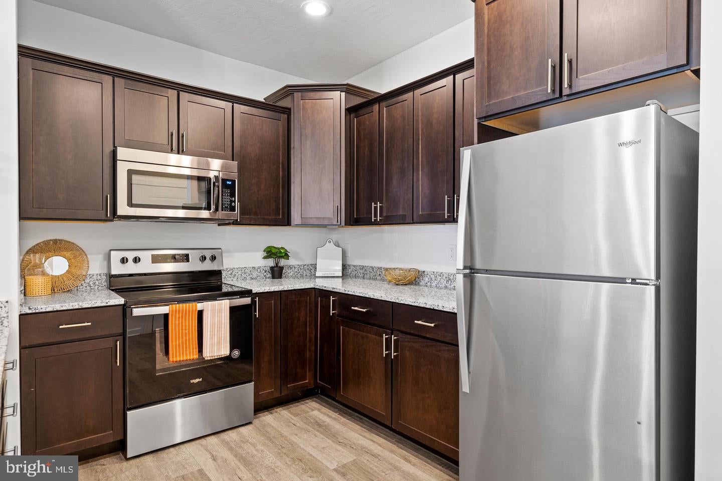 111 SIENNA DR 305