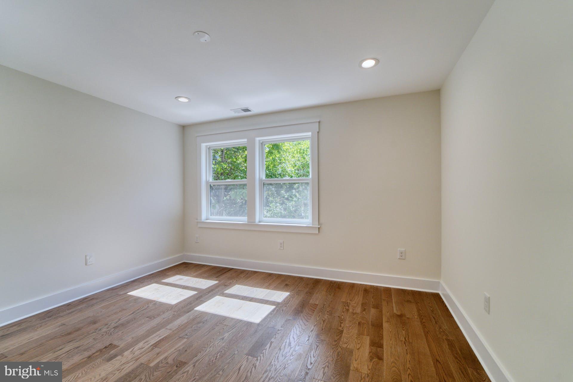 RIVERDALE PARK - Residential