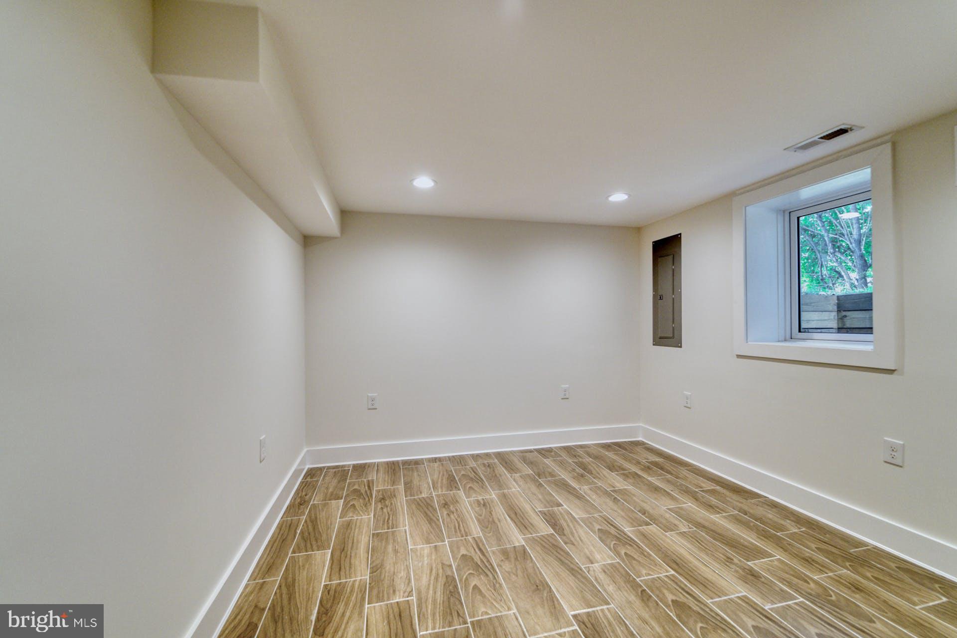 RIVERDALE PARK - Residential