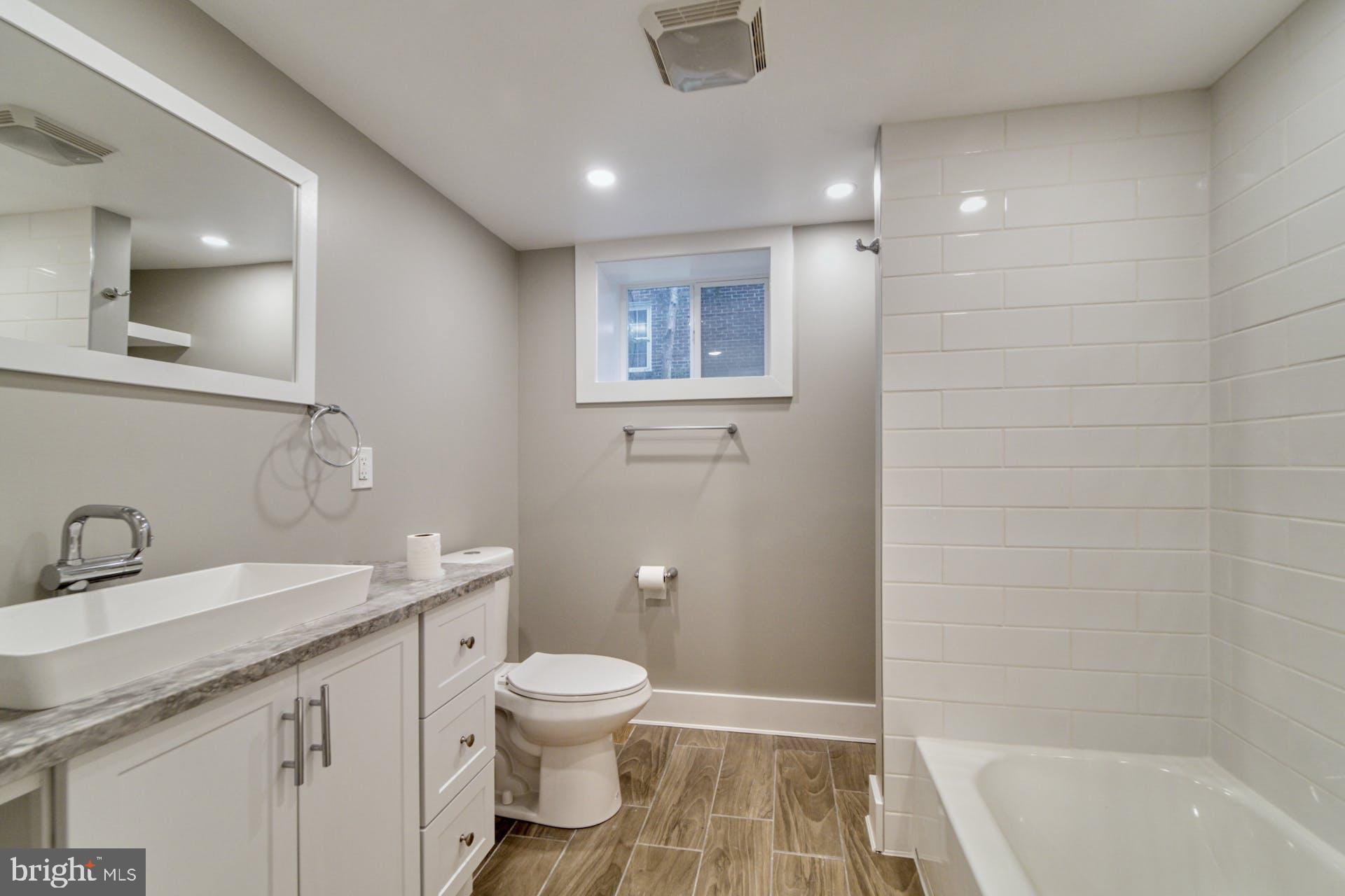 RIVERDALE PARK - Residential