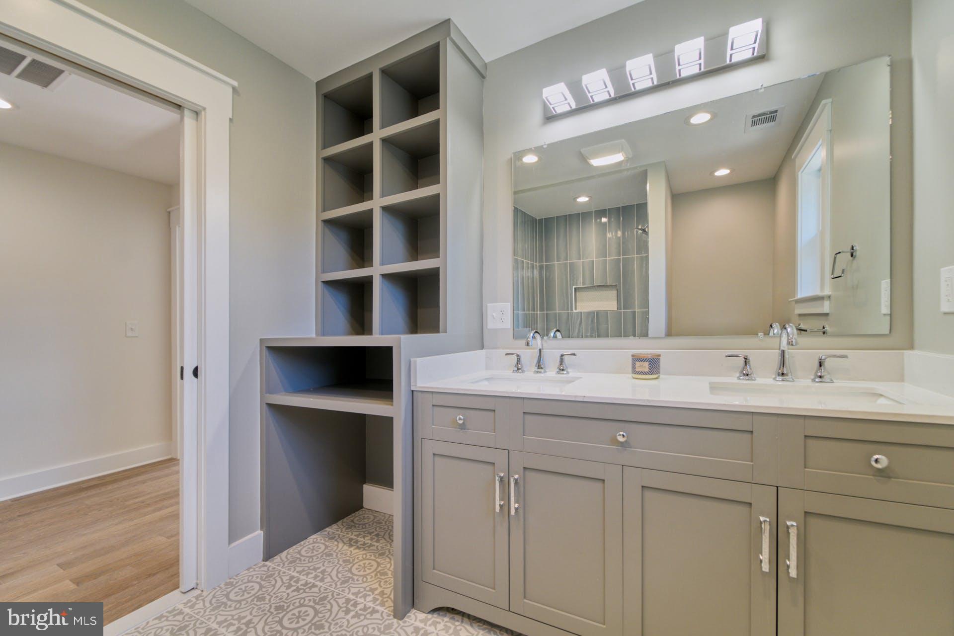 RIVERDALE PARK - Residential