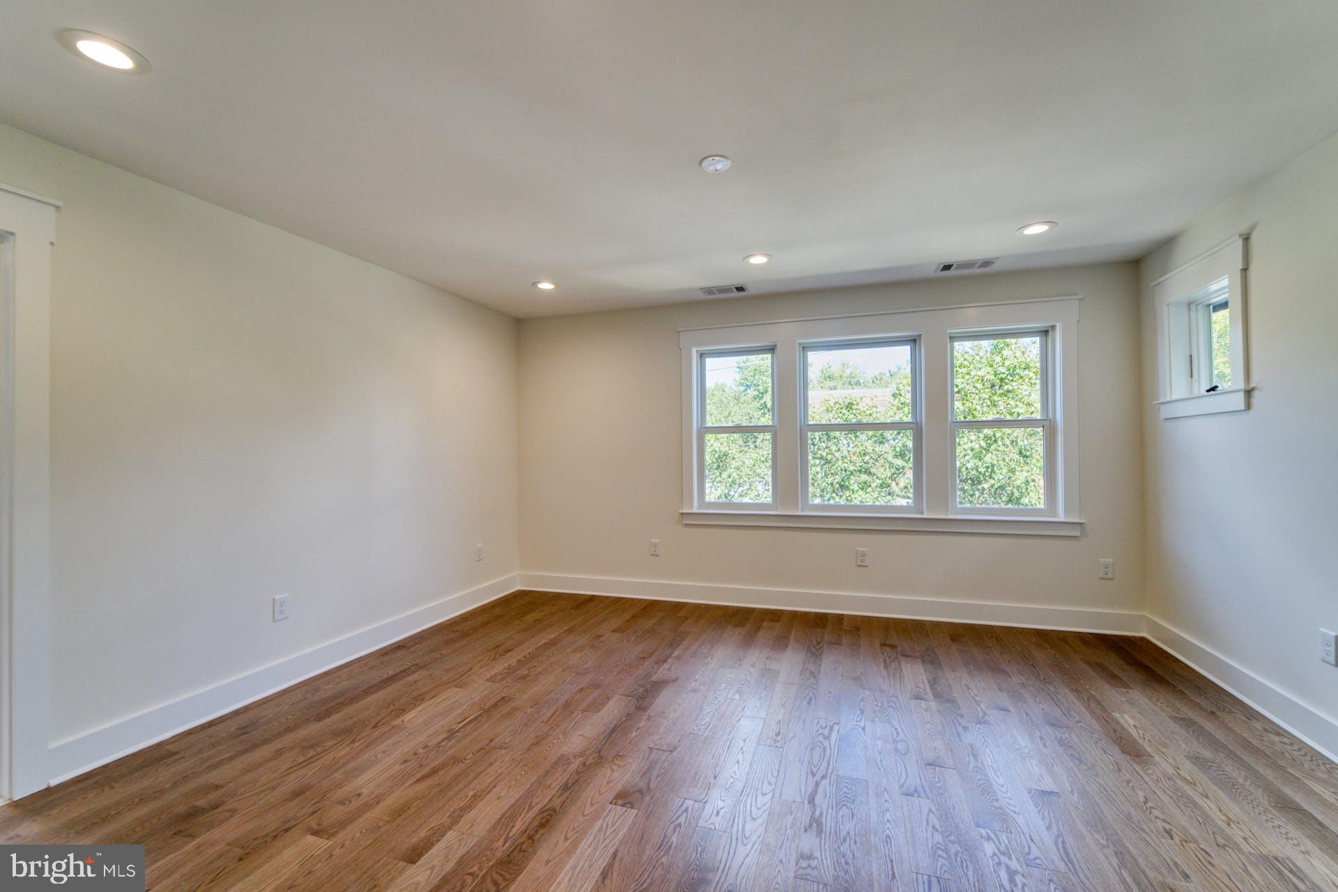 RIVERDALE PARK - Residential