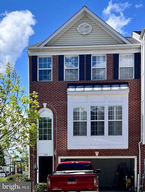 Photo of 6144 Popes Creek Place, HAYMARKET, VA 20169 (MLS # VAPW2117042)