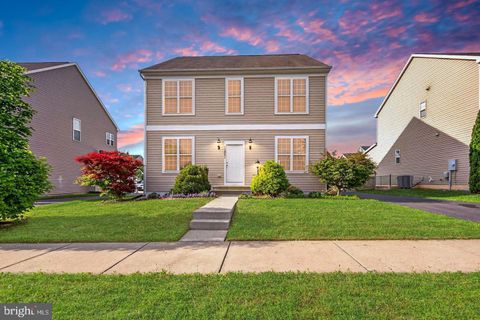 Photo of 12021 Spring Beauty Road, BRISTOW, VA 20136 (MLS # VAPW2117490)