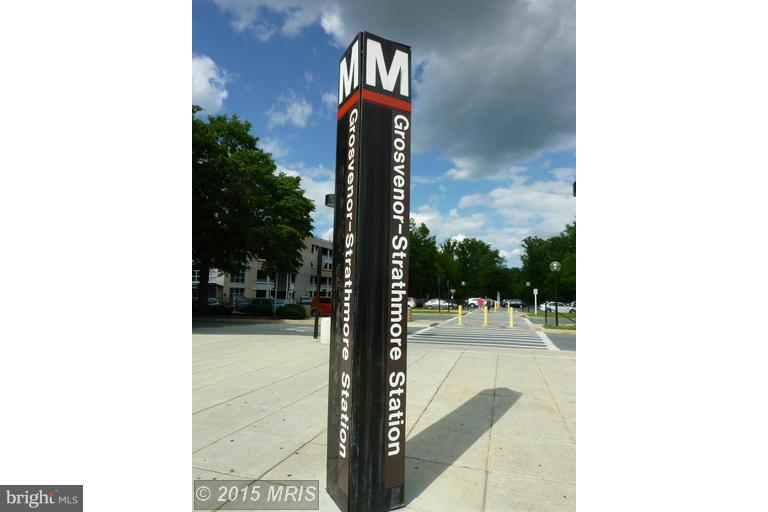 PARKSIDE CONDOMINIUMS - Residential Lease