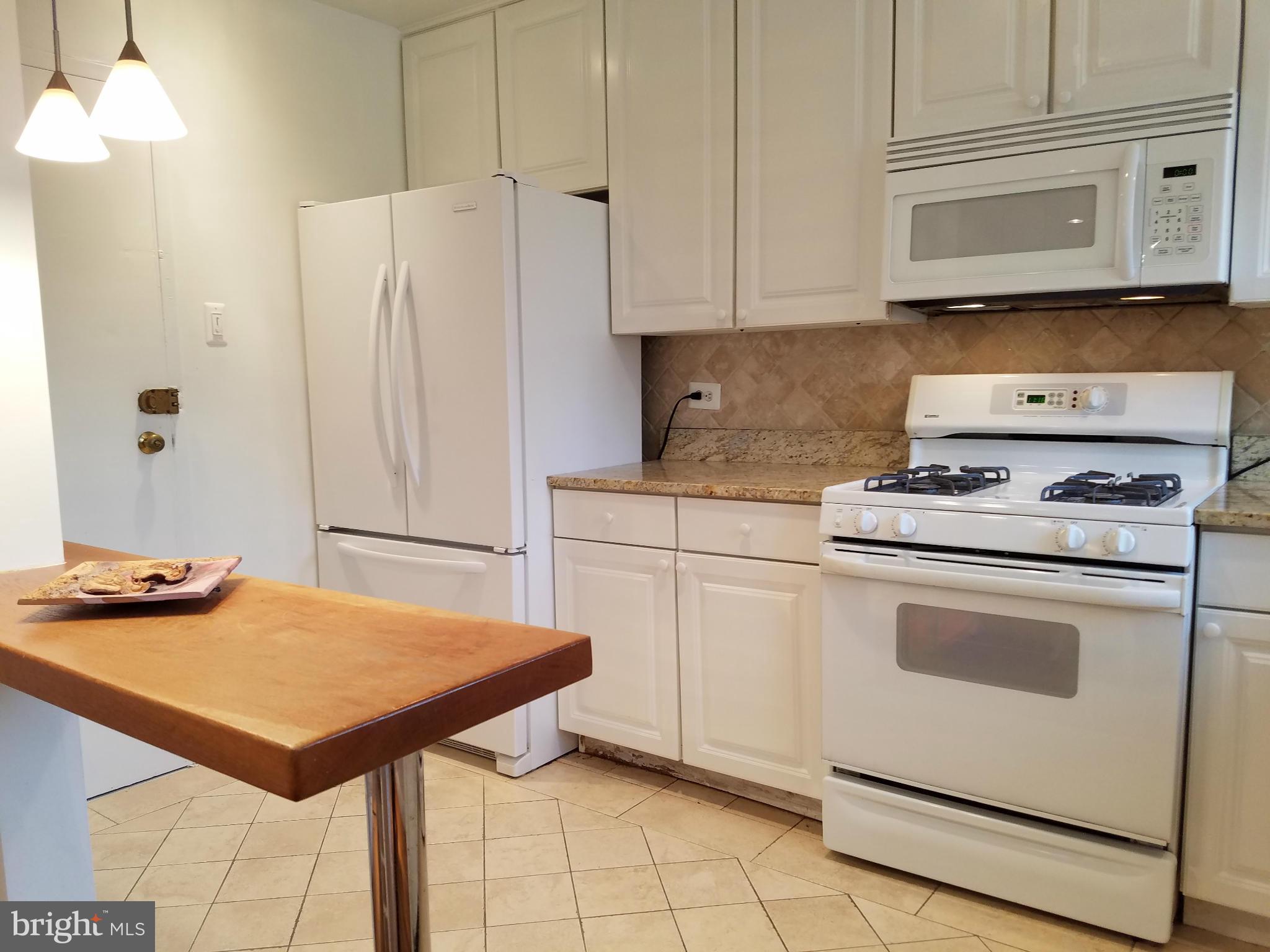 PARKSIDE CONDOMINIUMS - Residential Lease