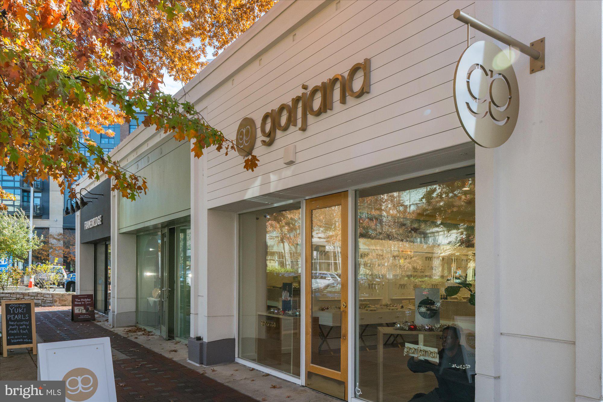 HAMPDEN ROW - Residential