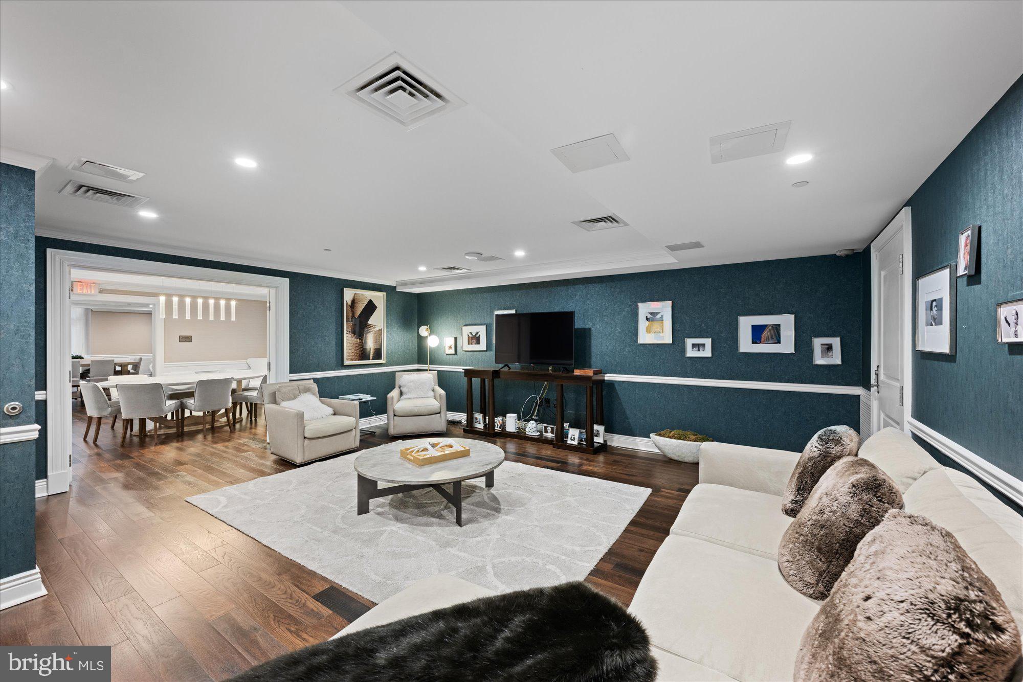 HAMPDEN ROW - Residential