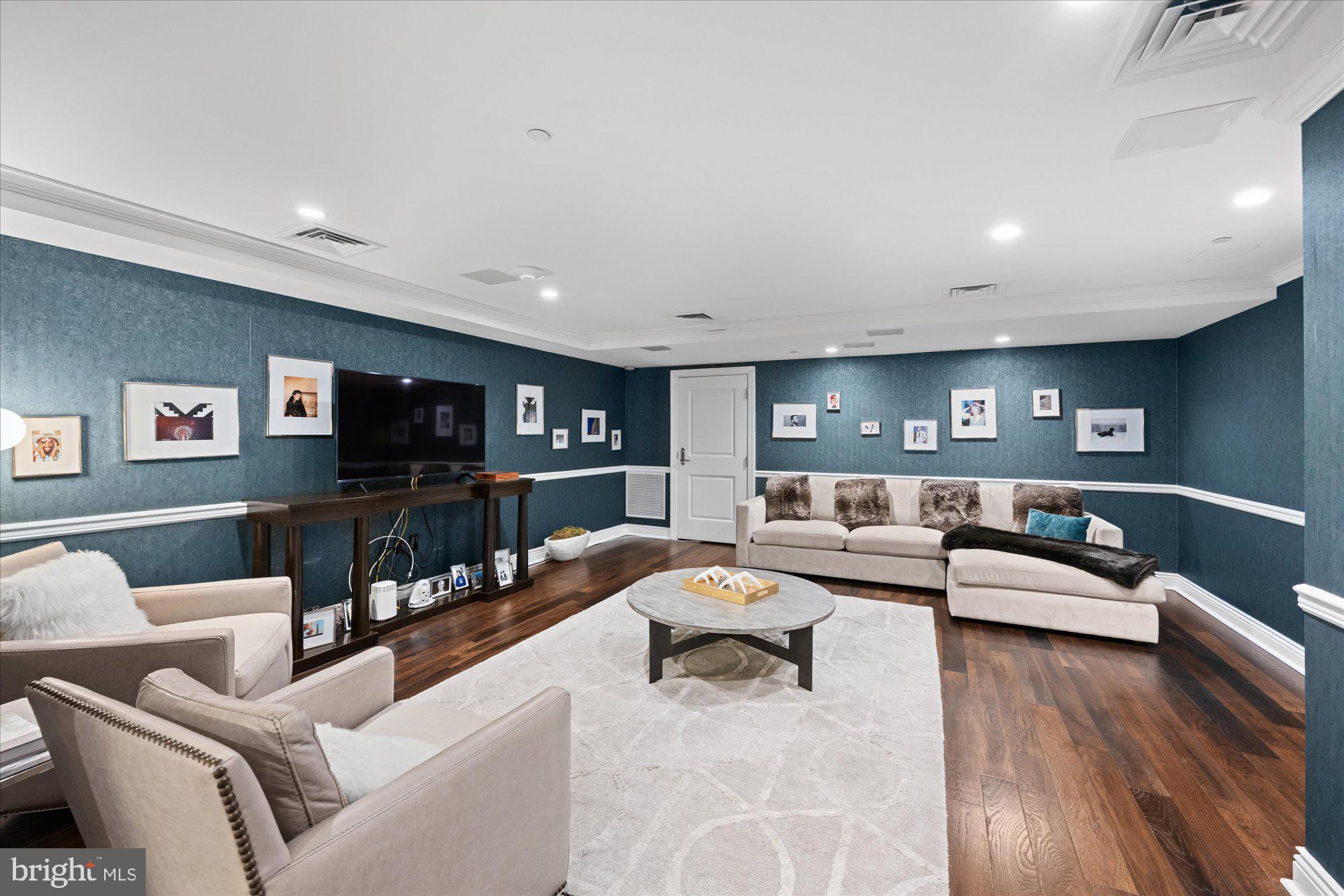 HAMPDEN ROW - Residential