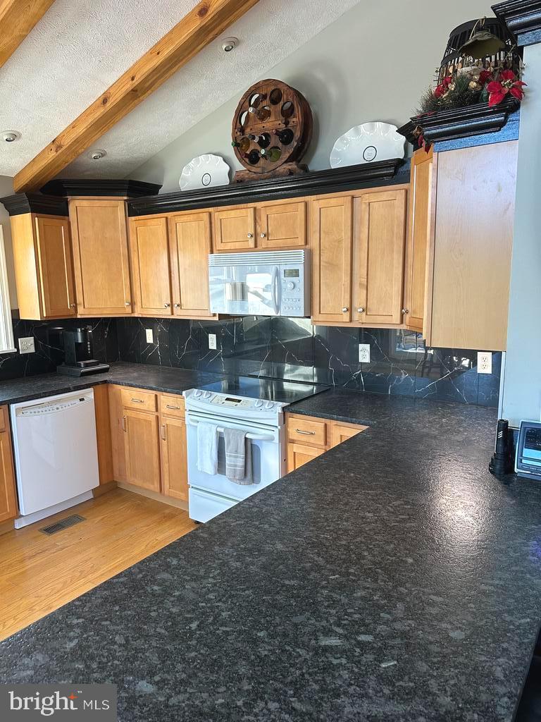 ASHTON WOODS - Residential