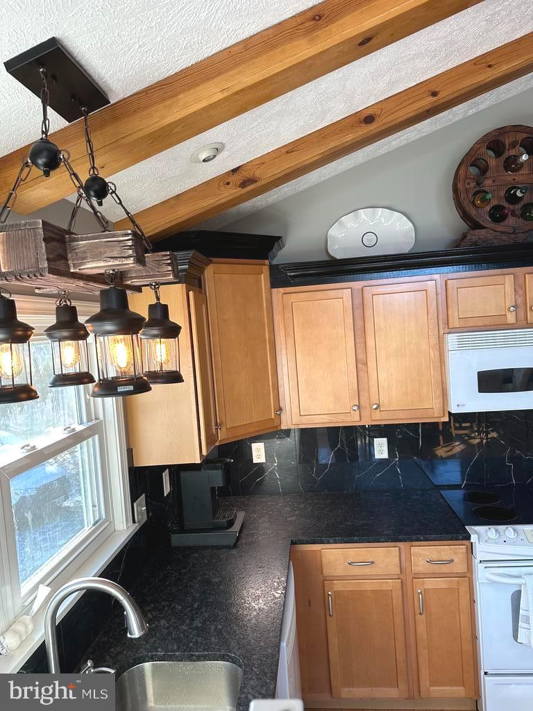 ASHTON WOODS - Residential