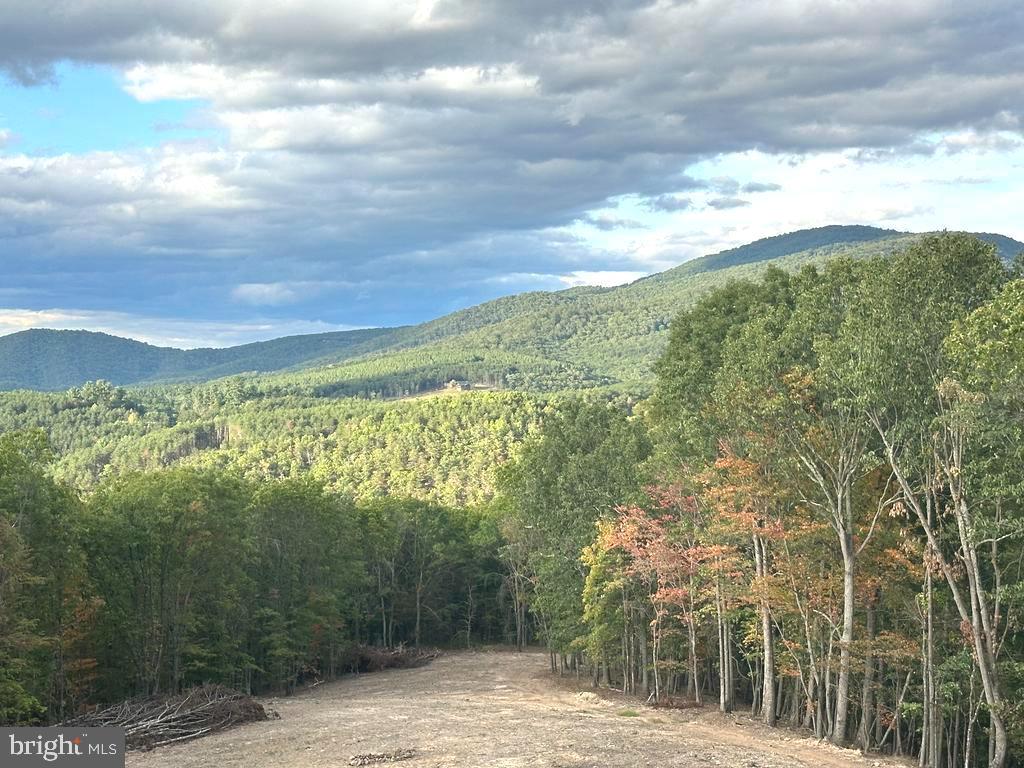 ASHTON WOODS - Residential