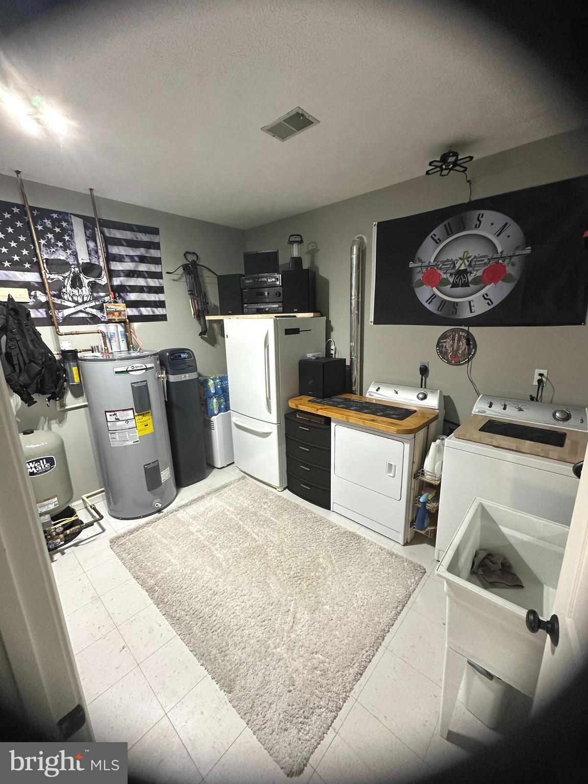 ASHTON WOODS - Residential