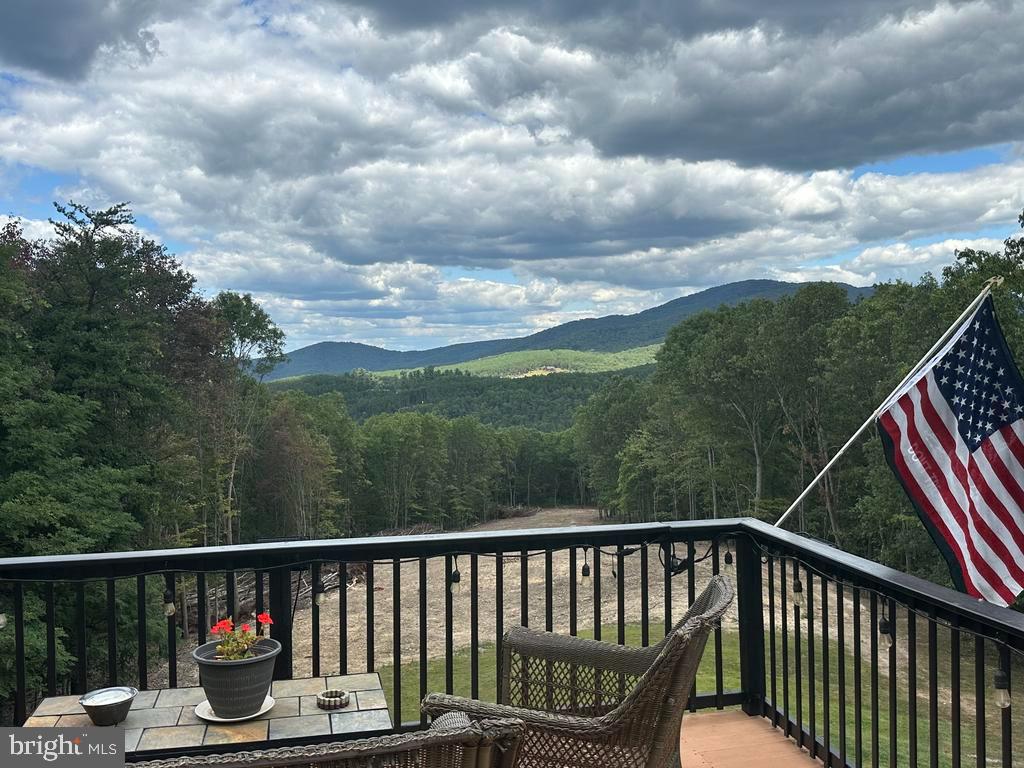 ASHTON WOODS - Residential