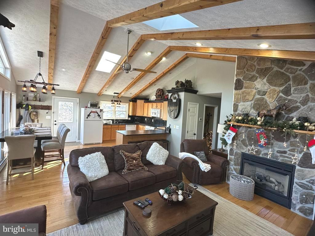 ASHTON WOODS - Residential