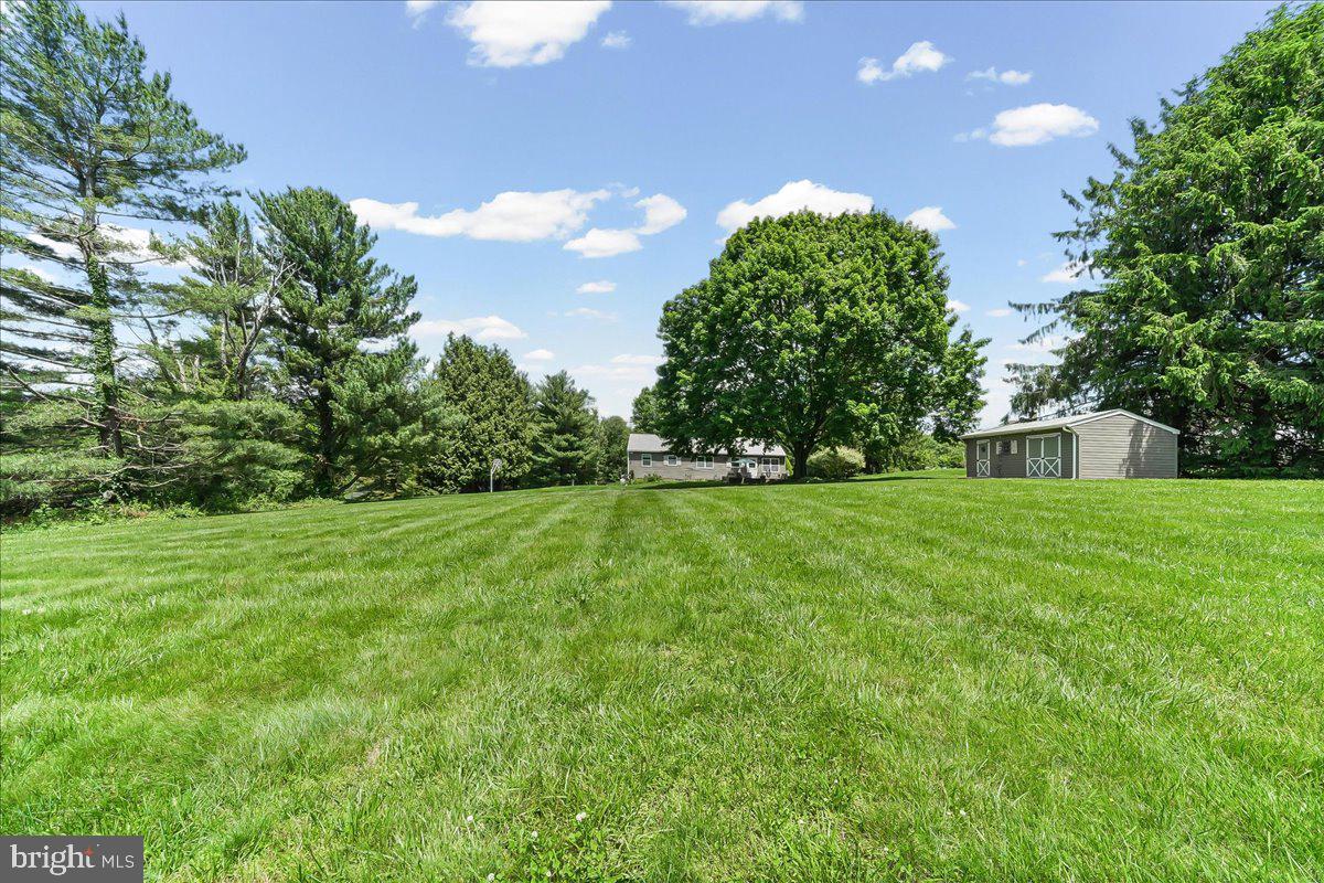 207 W WOODVIEW ROAD