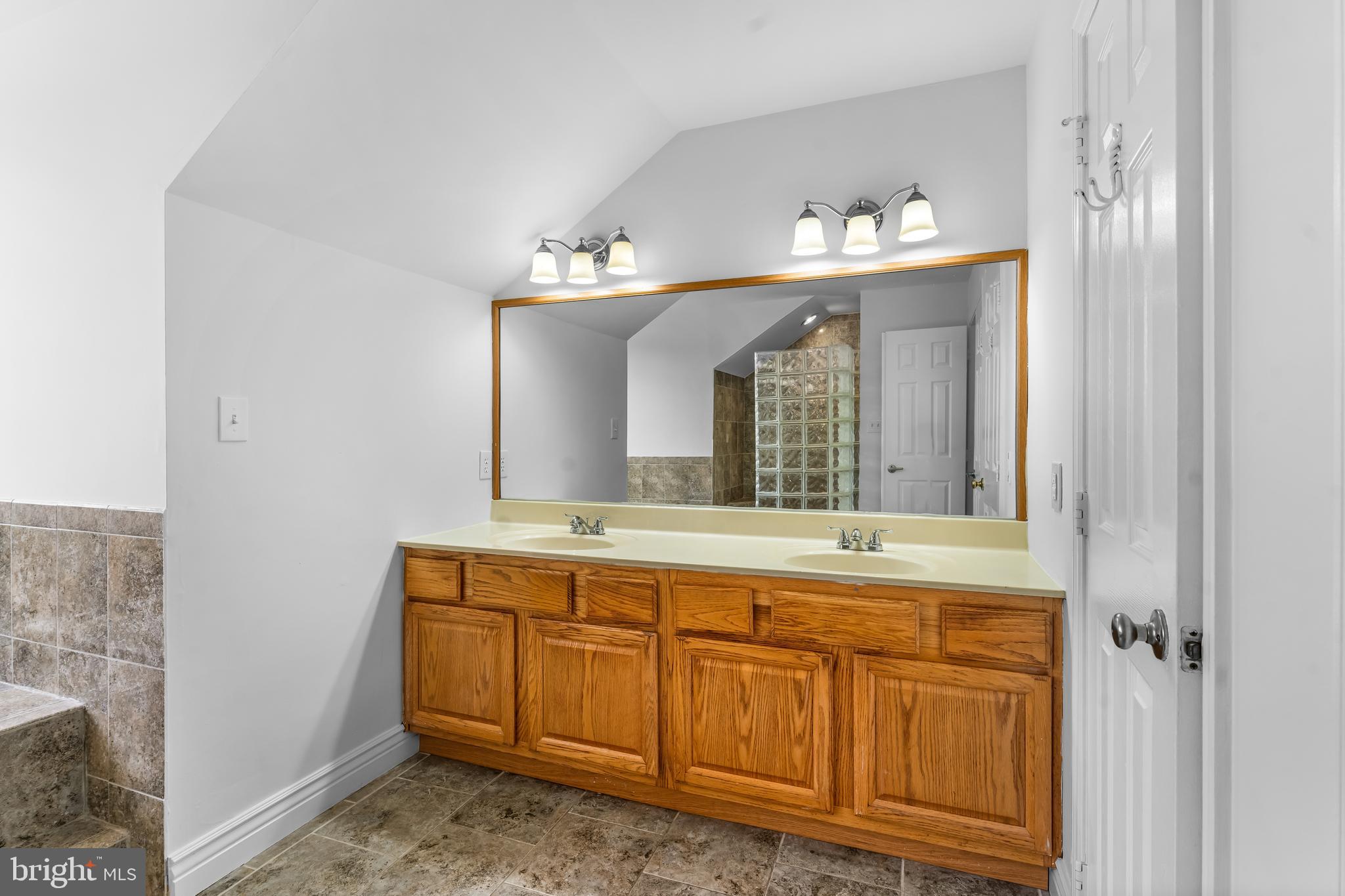 COLLINGTON MANOR - Residential