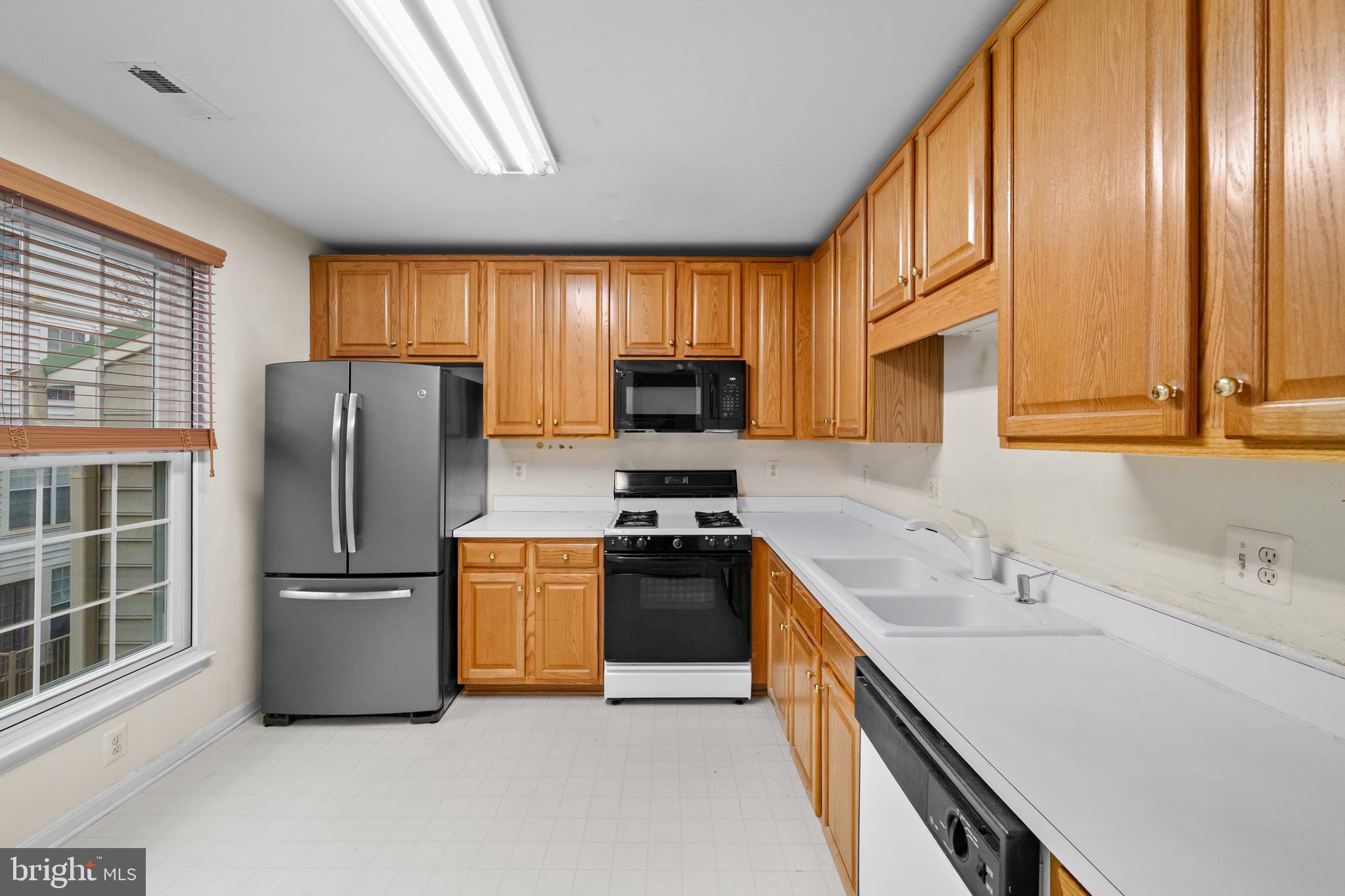 4110 VANDERBILT COURT 303