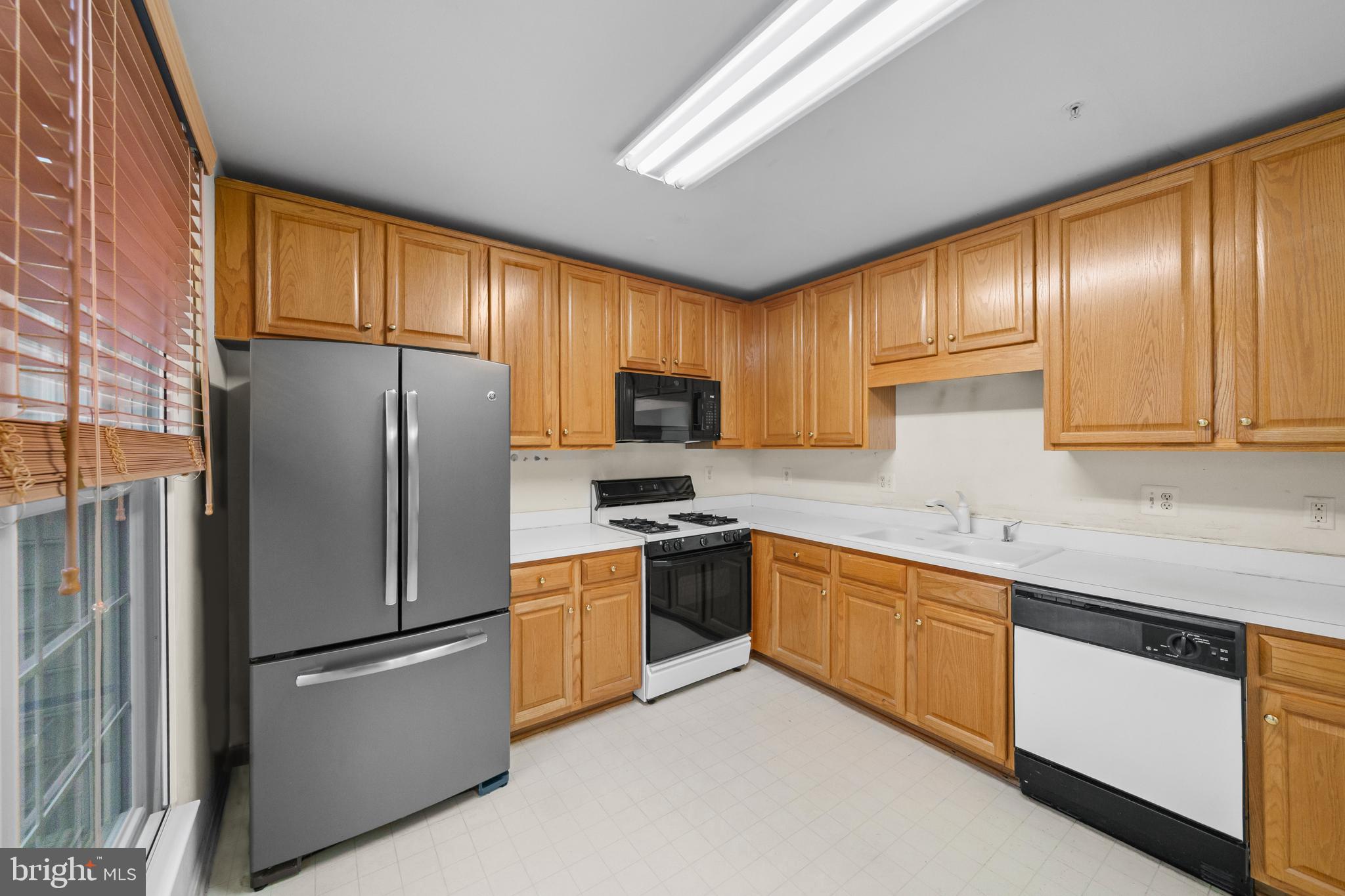 4110 VANDERBILT COURT 303