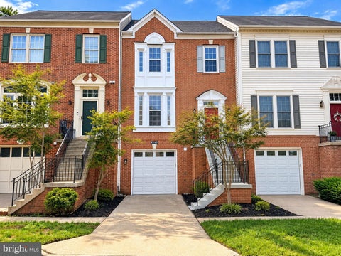 Townhouse For Sale - 43163 Katama Square<br/> Loudoun County, CHANTILLY, VA 20152