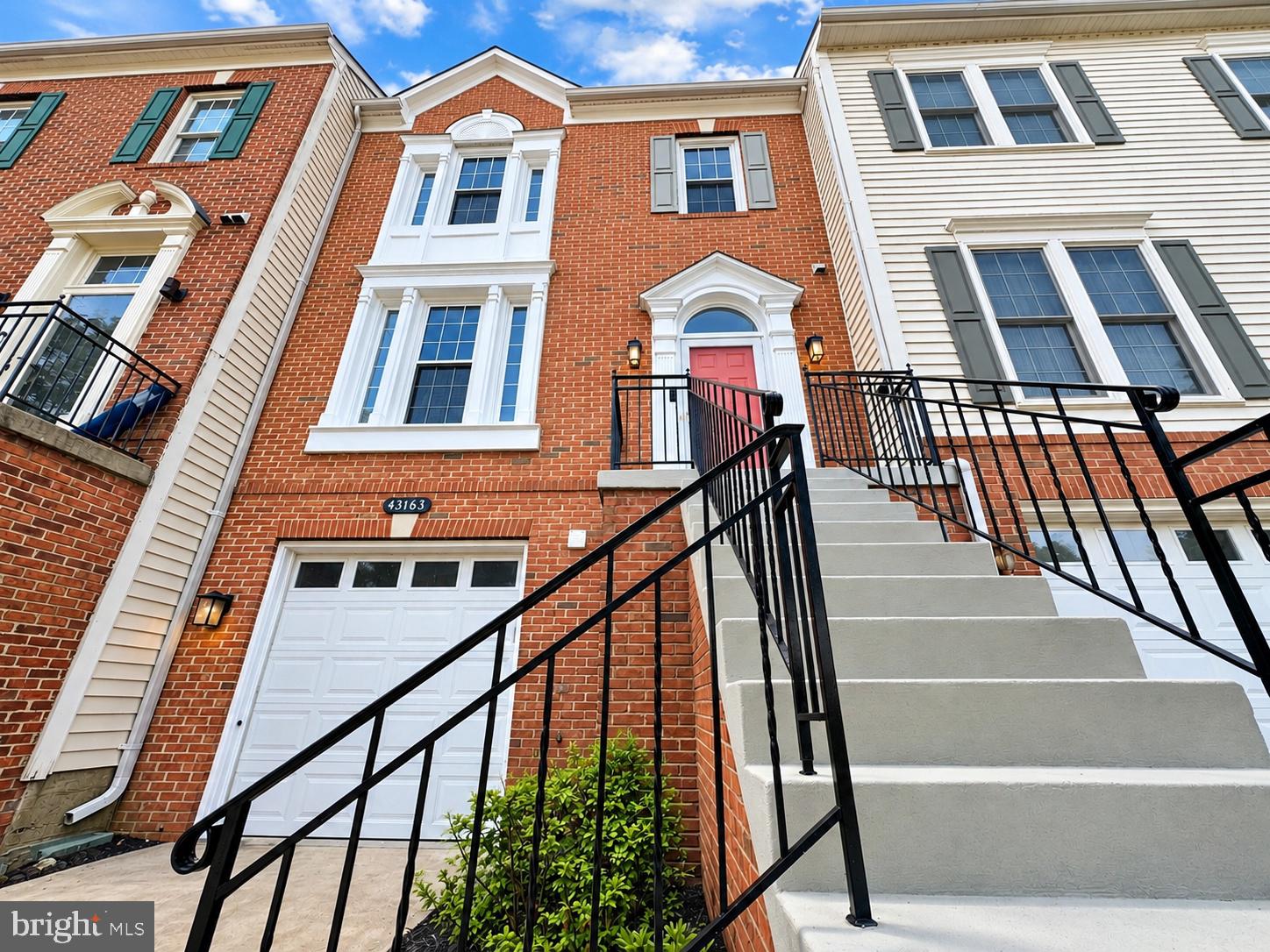 43163 KATAMA SQUARE