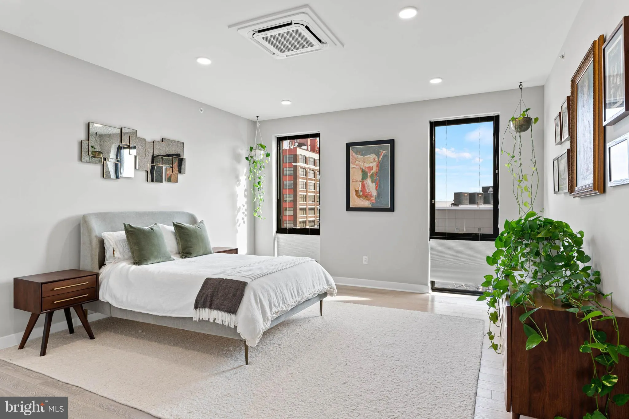 Philadelphia, Pennsylvania 19130, United States, 2 Bedrooms Bedrooms, ,2 BathroomsBathrooms,Residential,Active,242665