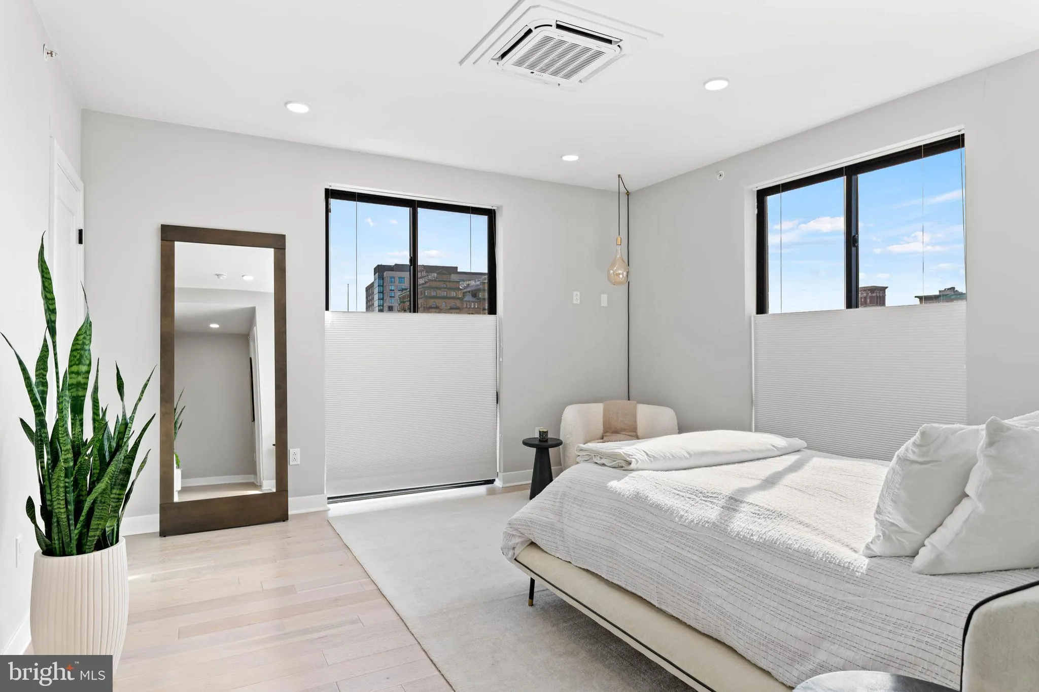 Philadelphia, Pennsylvania 19130, United States, 2 Bedrooms Bedrooms, ,2 BathroomsBathrooms,Residential,Active,242665