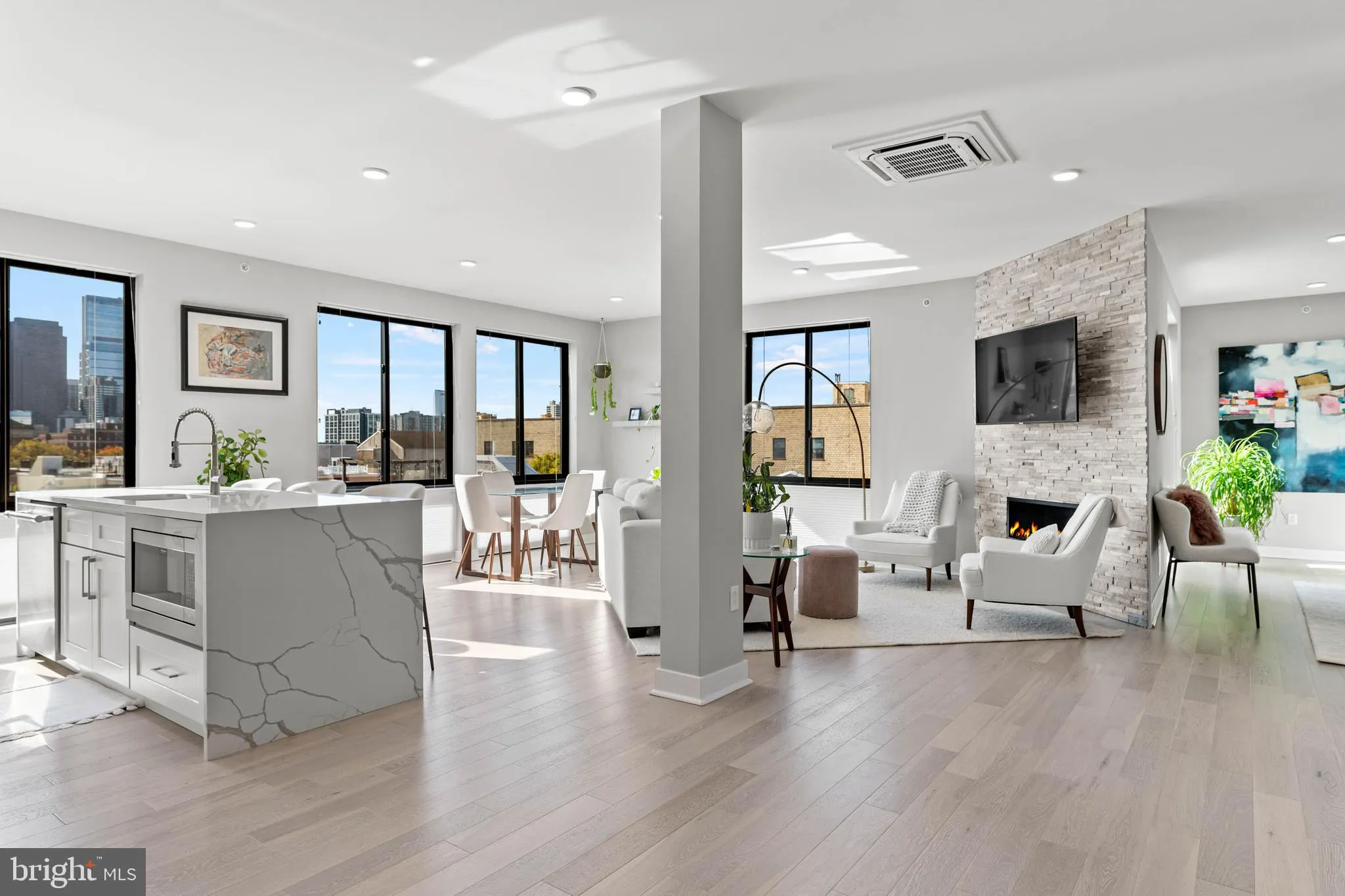 Philadelphia, Pennsylvania 19130, United States, 2 Bedrooms Bedrooms, ,2 BathroomsBathrooms,Residential,Active,242665