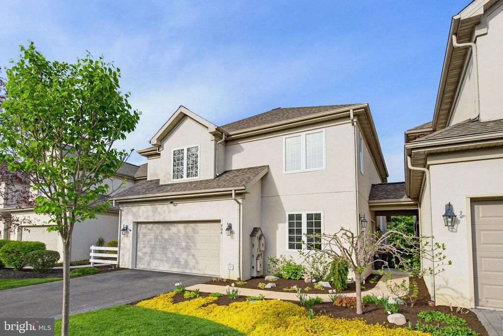 Photo of 704 Woodfield Drive, LITITZ, PA 17543 (MLS # PALA2086300)