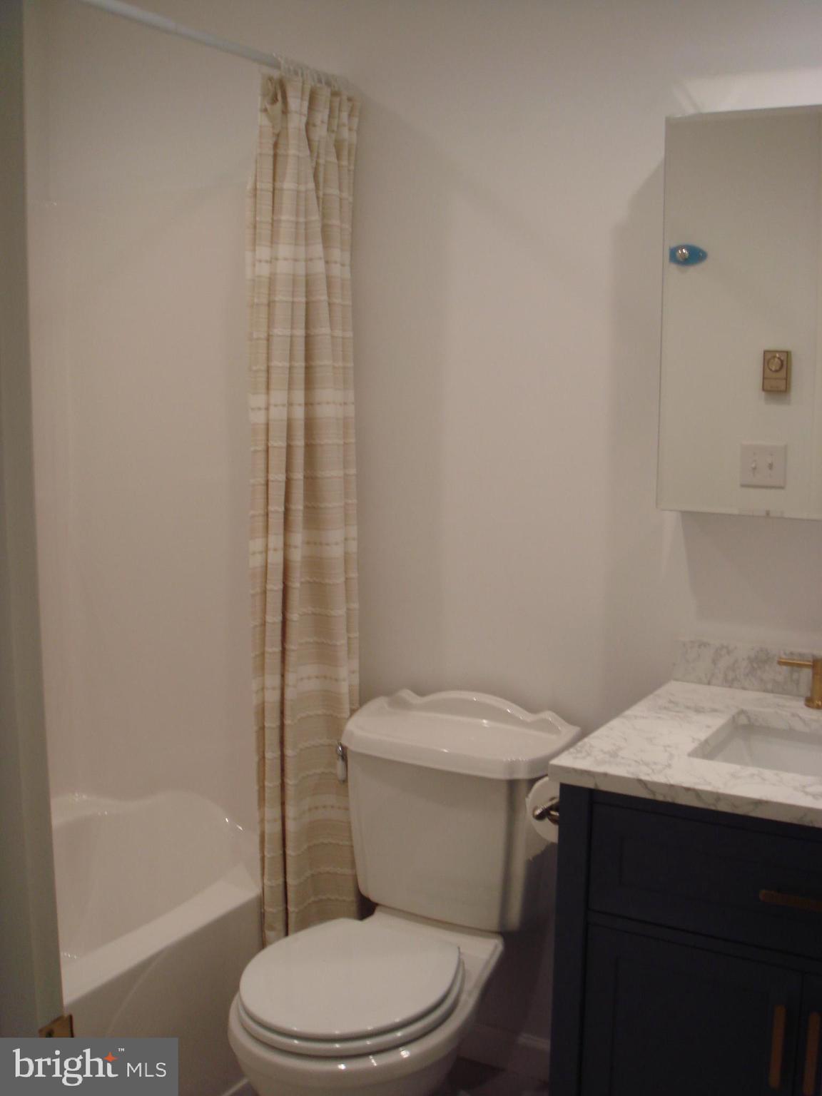 EASTON - Residential Lease