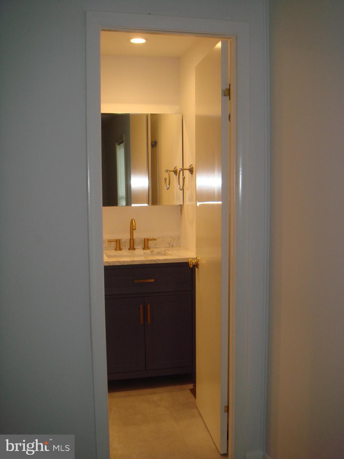 EASTON - Residential Lease