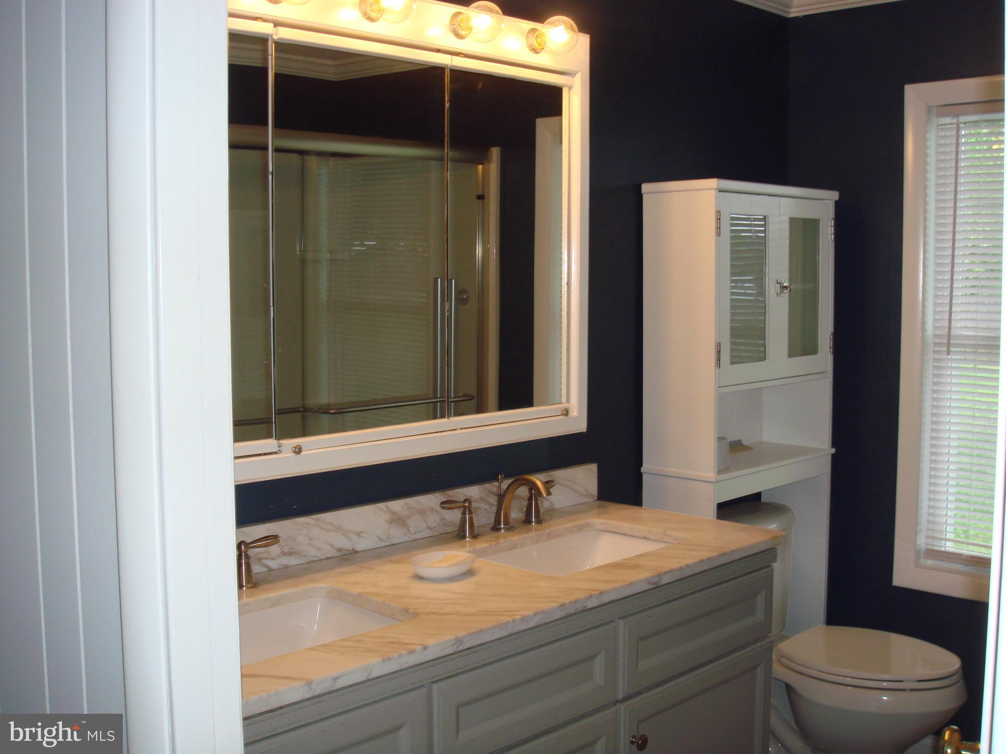 EASTON - Residential Lease