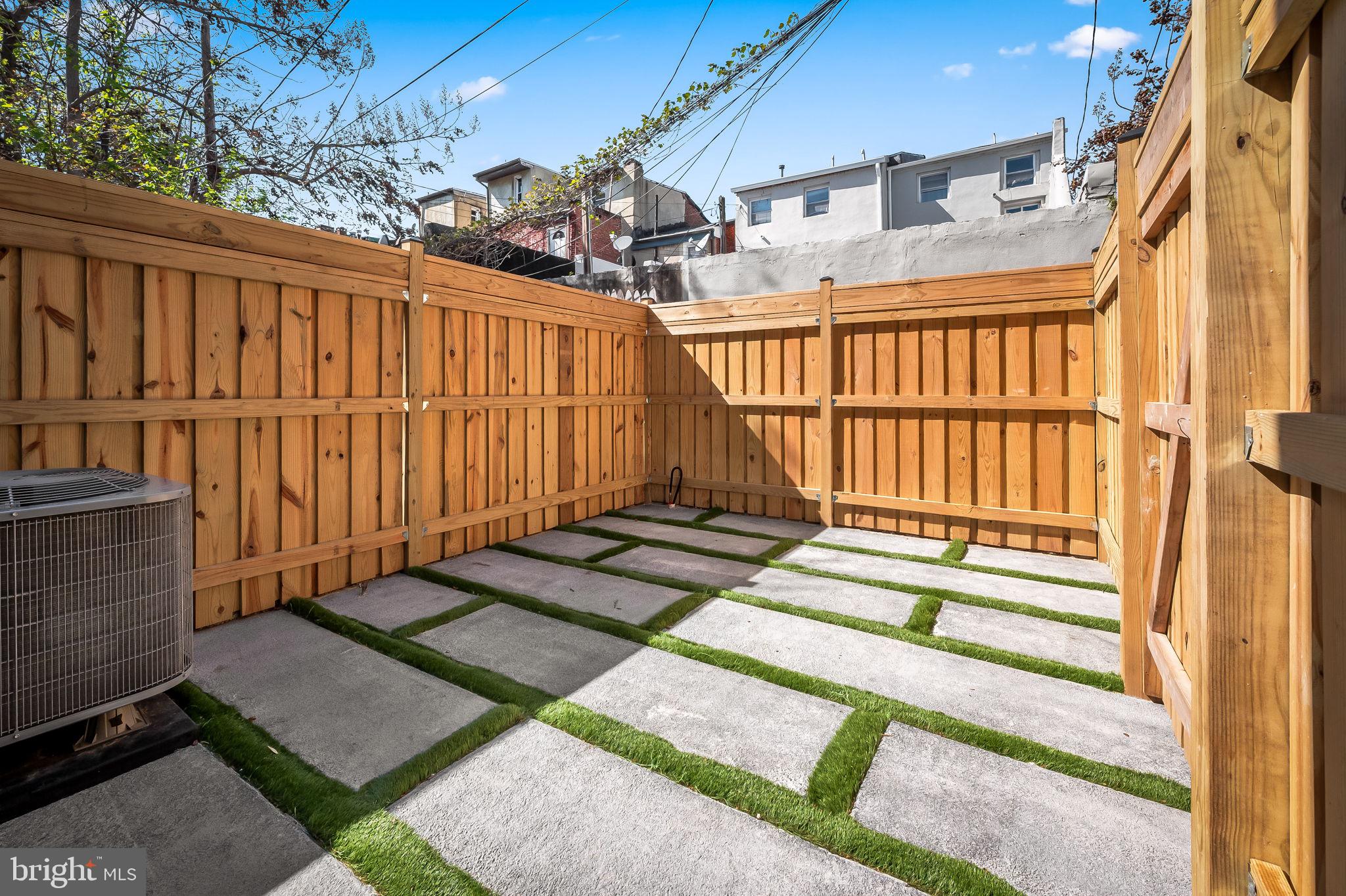 HOLLINS MARKET - Residential